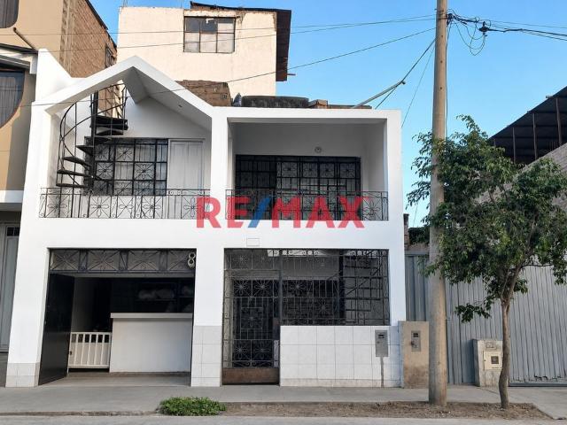 Se Vende Casa De 3 Pisos En Av. Modelo 140 M2