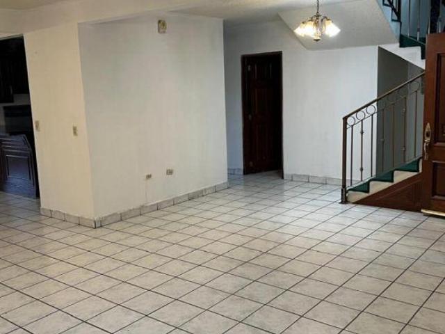 Se vende casa de 5 recámaras en fracc. Loma Dorada, Tijuana