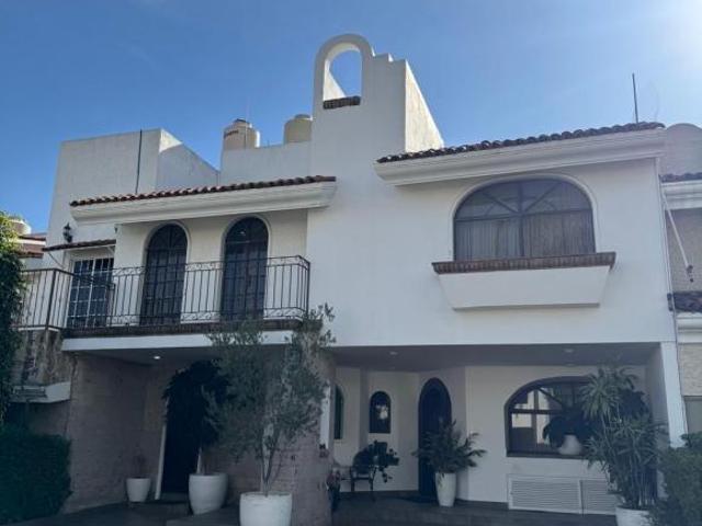 Se vende casa dentro de condominio en Parque de La Castellana, Virreyes, Zapopan, Jal