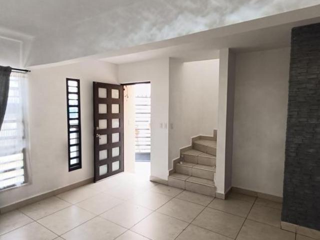 Se VENDE Casa en Misión de Santa Catarina 4to. Sector