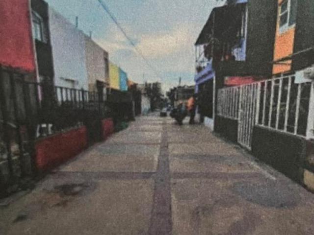 SE VENDE CASA EN MIRAVALLE