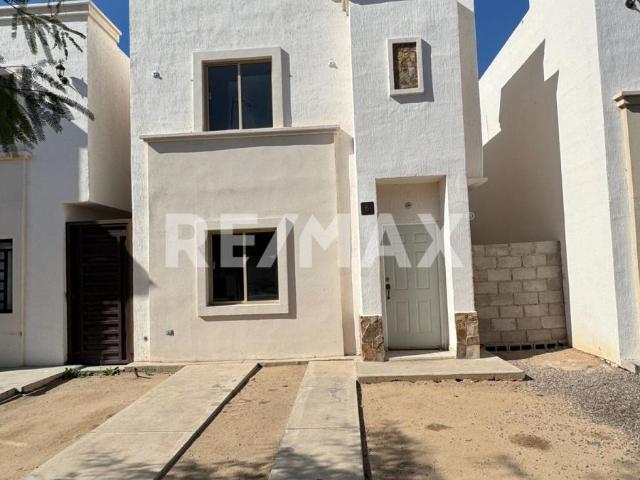 SE VENDE CASA EN MONARCA RESIDENCIAL