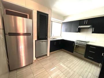 Se vende casa en Av Moctezuma a pocos metros de Av Patria