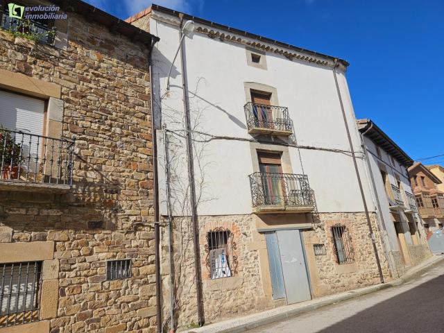 SE VENDE CASA EN ALMARZA, SORIA
