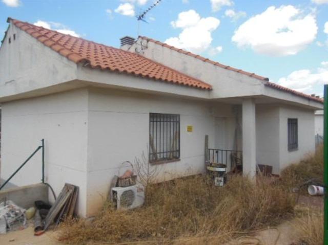 Se vende casa en Ambite. Sin posesión, no visitable