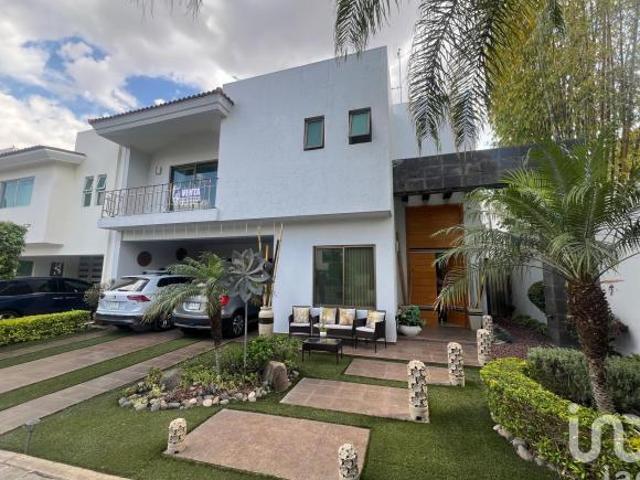Se vende casa en Bugambilias en Coto La Joya, Zapopan