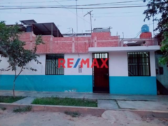 Se Vende Casa En Buena Ubicación Cerca A Cancha De Futbol, Plaza De Armas De Laredo