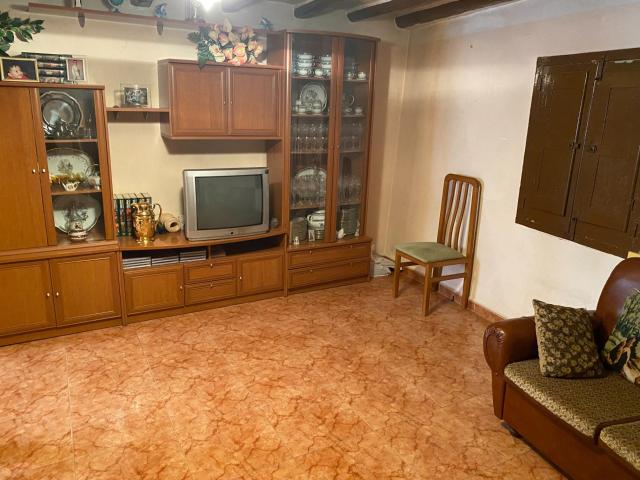 SE VENDE CASA EN BURBÁGUENA