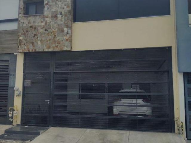 Se vende casa en Cumbres Elite, sector Haciendas, Monterrey, N. L