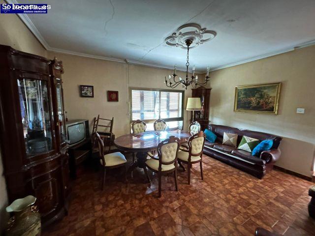 SE VENDE CASA EN CARRACEDELO