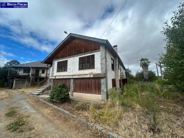 SE VENDE CASA EN CARRACEDELO
