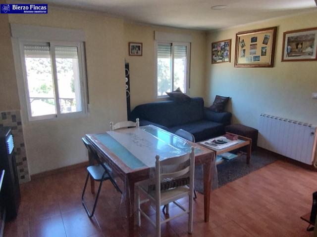 SE VENDE CASA EN CARUCEDO