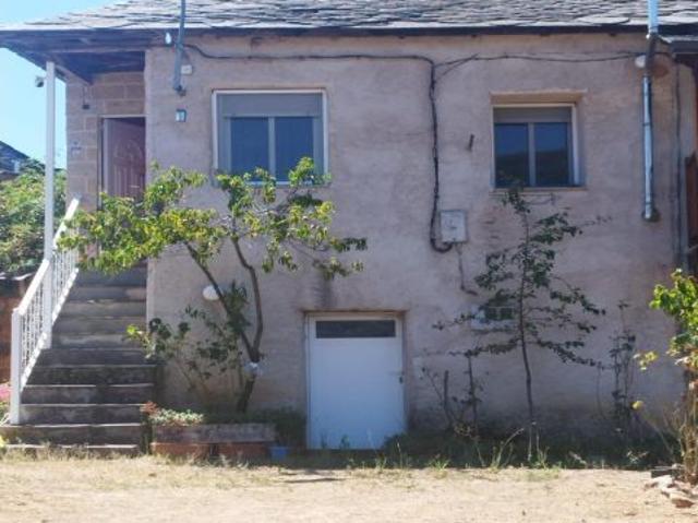 SE VENDE CASA EN CARUCEDO