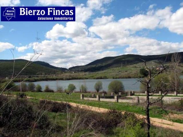 SE VENDE CASA EN CARUCEDO
