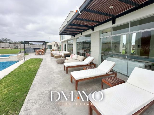 SE VENDE CASA EN CHILCA DE 640 M2 PISCINA AREA VERDE 10 DORM