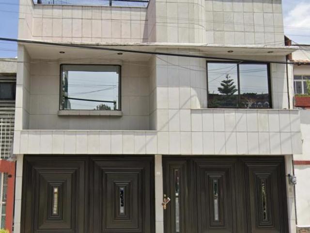 SE VENDE CASA EN COLONIA LA ESTRELLA