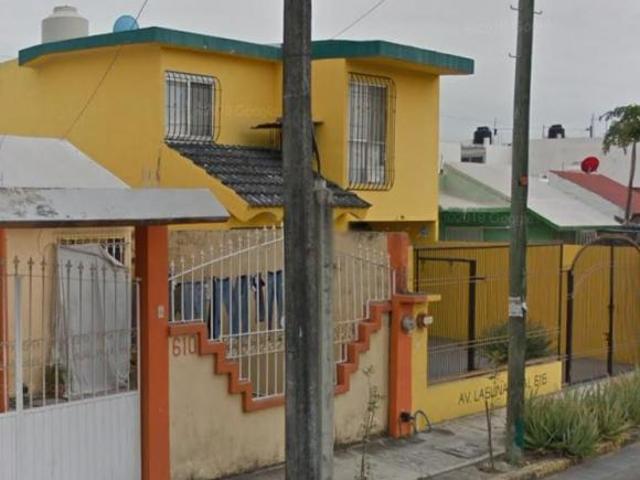 SE VENDE CASA EN COLONIA LAGUNAS REAL VERACRUZ