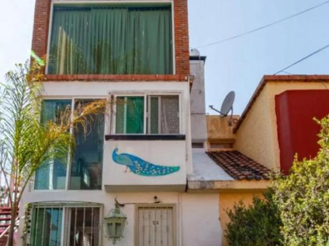 SE VENDE CASA EN CONDOMINIO LA TROJE