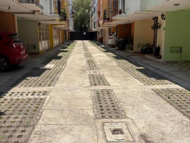 SE VENDE CASA EN CONJUNTO CERRADO EN MIGUEL HIDALGO CDMX
