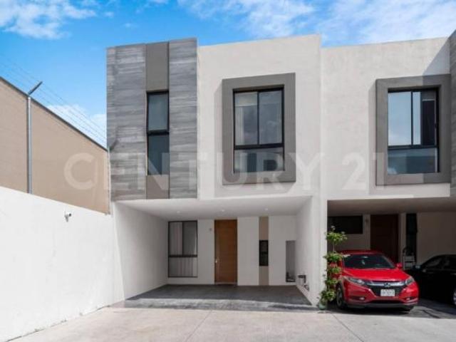 Se Vende Casa en Coto Lomas Las Aguilas Residencial