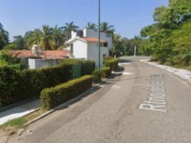 SE VENDE CASA EN EXCELENTE PRECIO, COL. IZTAPA ZIHUATANEJO