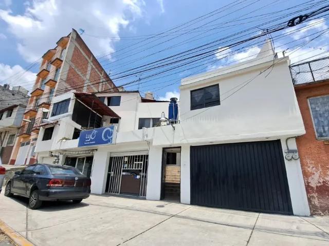 SE VENDE CASA EN EXCELENTES CONDICIONES CON USO DE SUELO MIXTO
