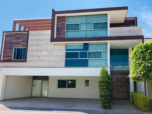 SE VENDE CASA EN EL CLUSTER 3 3 3, LOMAS I