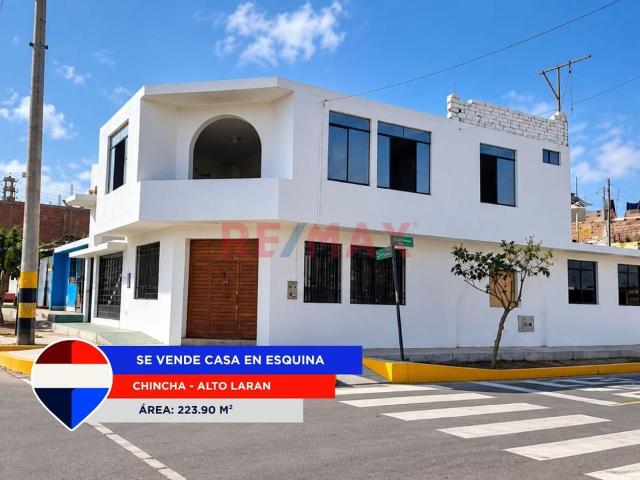 Se Vende Casa En Esquina De Dos Pisos Para Vivienda Y Negocio