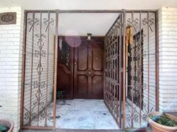 Se vende casa en Fuentes del Valle. Terreno 383m2, Construcción 290m2. Para remodelar. $13,200,000