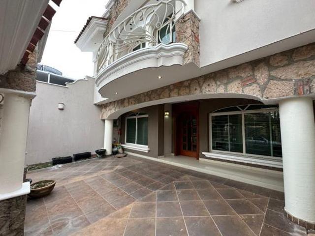 Se vende casa en Fracc. Novelistas en Jardines Vallarta