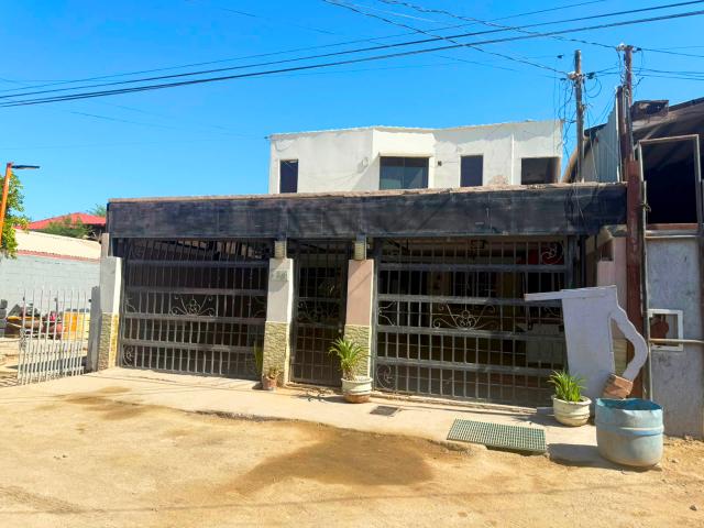 SE VENDE CASA EN FRACC. LOS ENCINOS