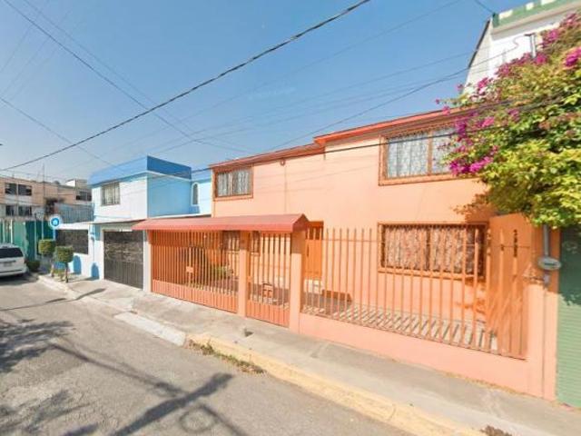 SE VENDE CASA EN FRACCIONAMIENTO BOSQUES DE ECATEPEC, ESTADO DE MEXICO
