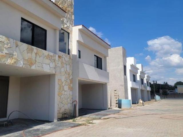 Se vende casa en fraccionamiento circuito bellano