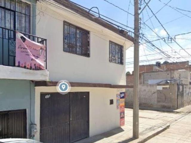 SE VENDE CASA EN GUANAJUATO, LEON DE LOS ALDAMA, SANTA CLARA
