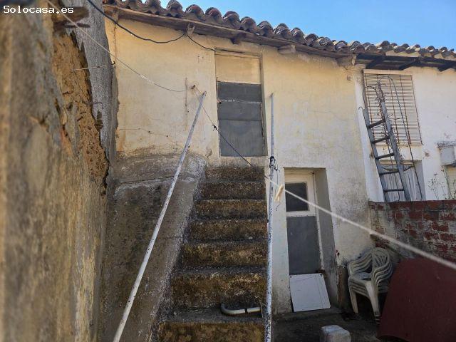 SE VENDE CASA EN GORDONCILLO DE DOS PLANTAS, PARA REFORMAR, 104 M2 CONSTRUIDOS, 4 HABITACIONES, BAÑ