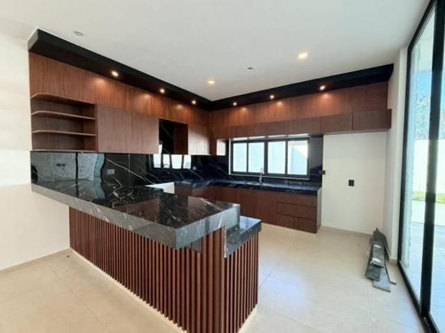 SE VENDE CASA EN HERMOSA PRIVADA AL NORTE DE LA CIUDAD