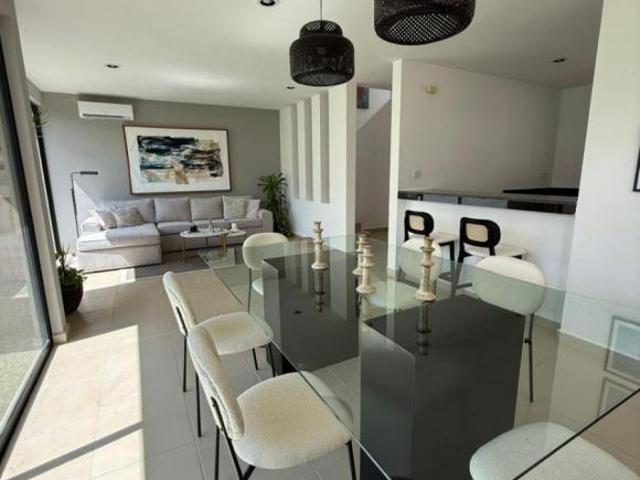 SE VENDE CASA EN HERMOSA PRIVADA AL NORTE DE MERIDA