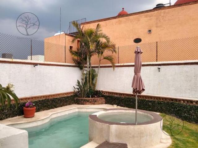 Se vende casa en Jardines de Ahuatlán