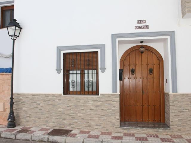 SE VENDE CASA EN LA CUEVA DEL BECERRO