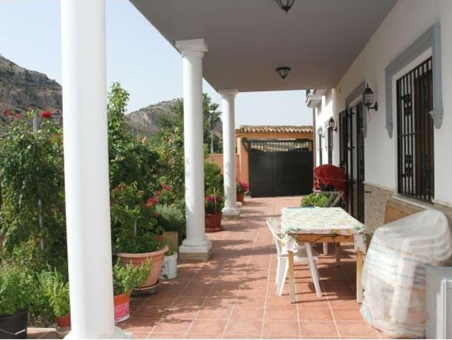 SE VENDE CASA EN LA CUEVA DEL BECERRO