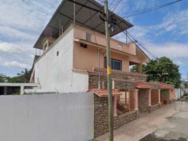 SE VENDE CASA EN LA CIUDAD