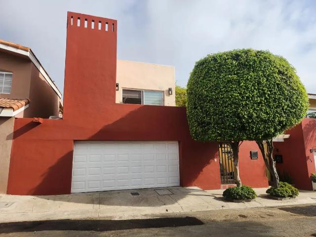 SE VENDE CASA EN LA PERLA RESIDENCIAL
