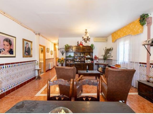 SE VENDE CASA EN LA ZONA DE CALZADA DE CALATRAVA