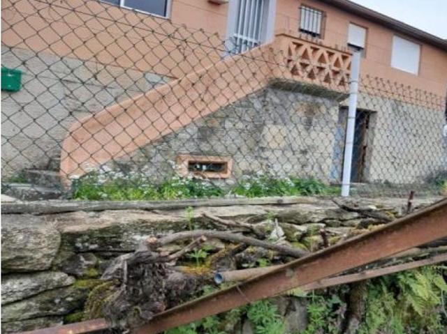 SE VENDE CASA EN LISTANCO