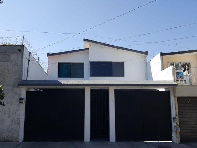 Se Vende Casa en LOMAS DE QUERETARO con Gran Ubicaci?n, de Oportunidad!