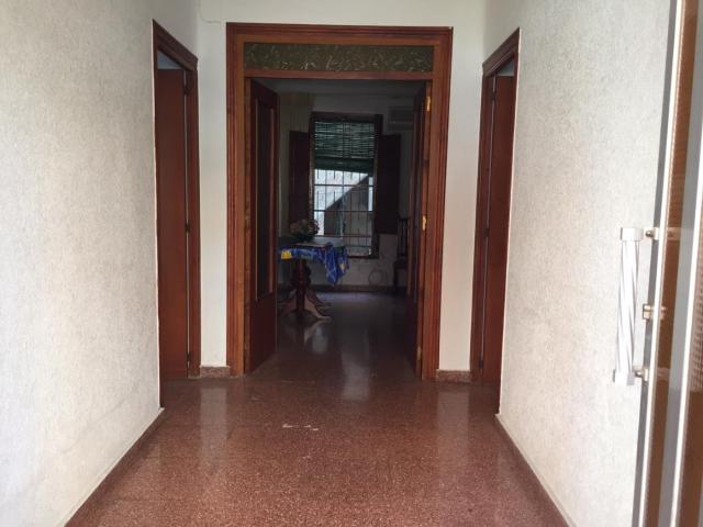 SE VENDE CASA EN LOS DOLORES CON PATIO Y TERRAZA