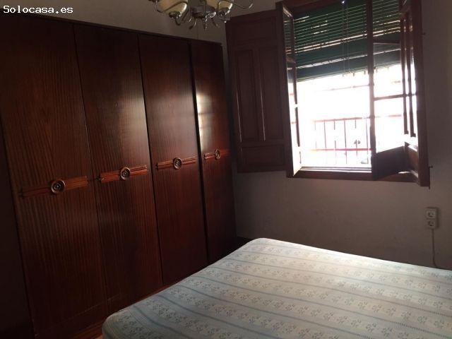 SE VENDE CASA EN LOS DOLORES CON PATIO Y TERRAZA