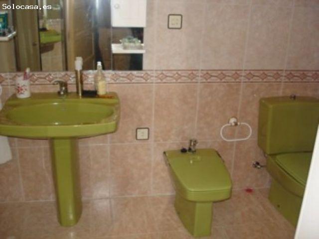 SE VENDE CASA EN PALANQUINOS, IDEAL PENSIÓN
