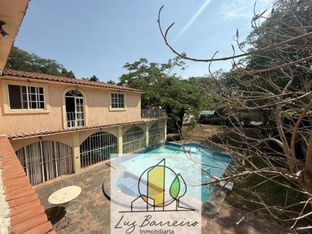 SE VENDE CASA EN PRIVADA CON SEGURIDAD 24 HRS