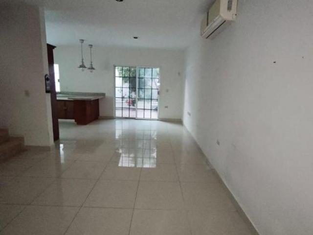 SE VENDE CASA EN PRIVADA LAS MORAS PUEBLITO